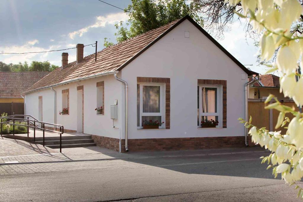 Írisz Apartmanház Mórahalom Habitación foto